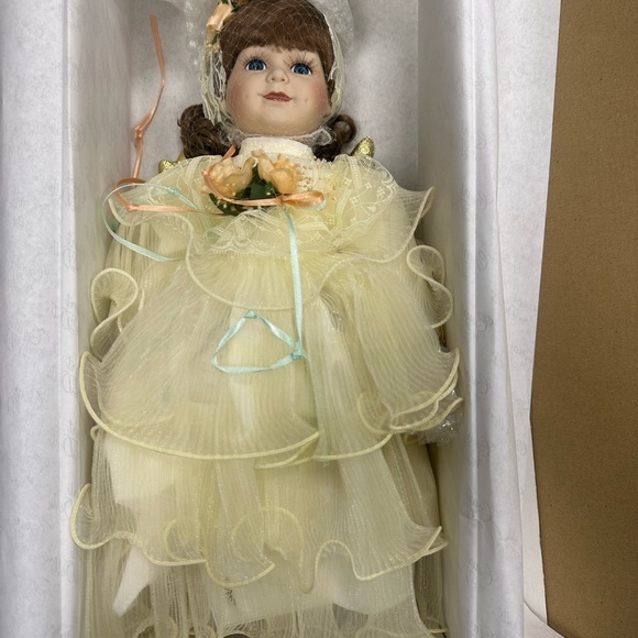 15 Porcelain Dolls New In Box - Picture 5 of 16